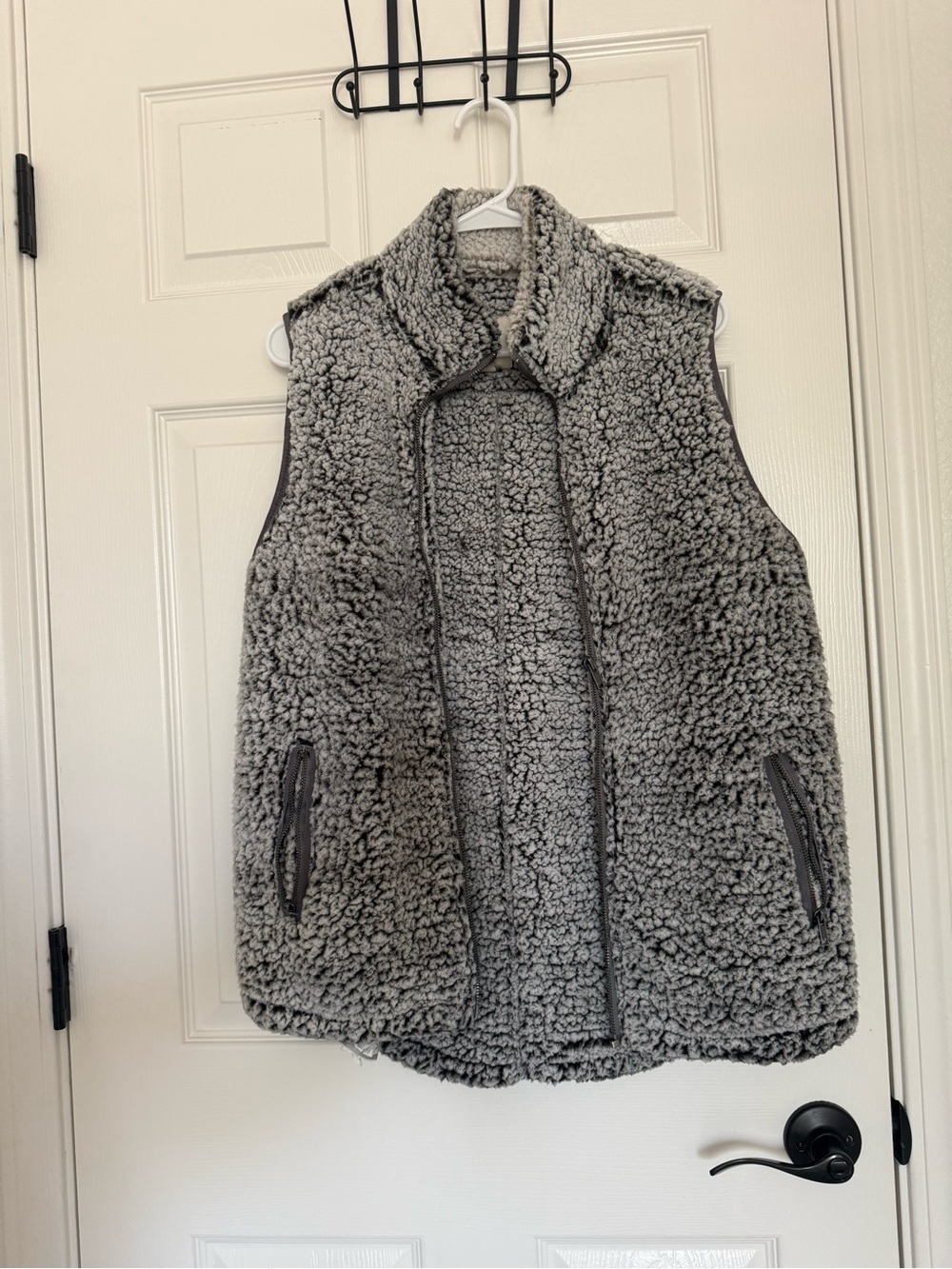 Thread & Supply Kids' Light Gray Sherpa Puffer Vest